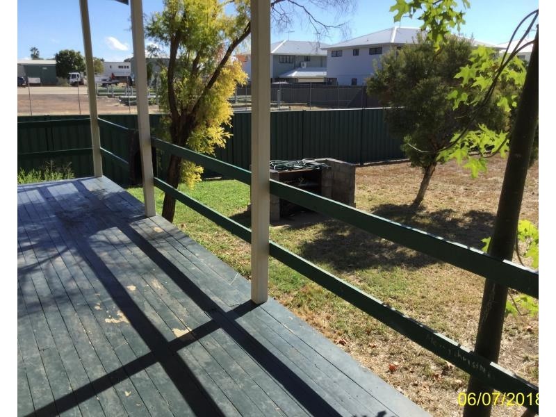 42 Doon St, Blackwater QLD 4717