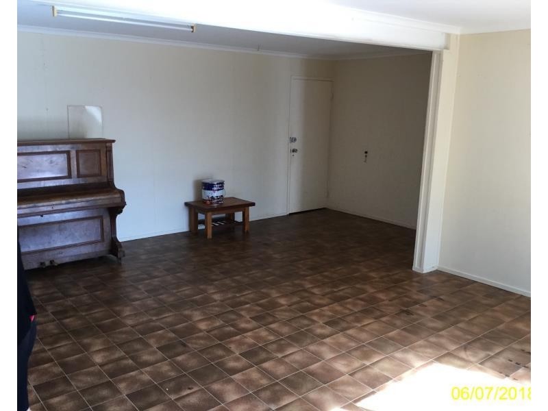 42 Doon St, Blackwater QLD 4717