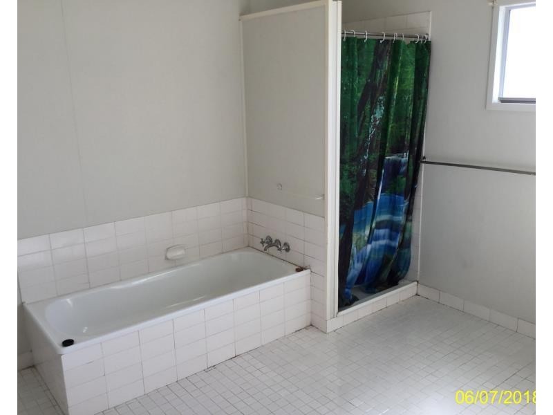 42 Doon St, Blackwater QLD 4717