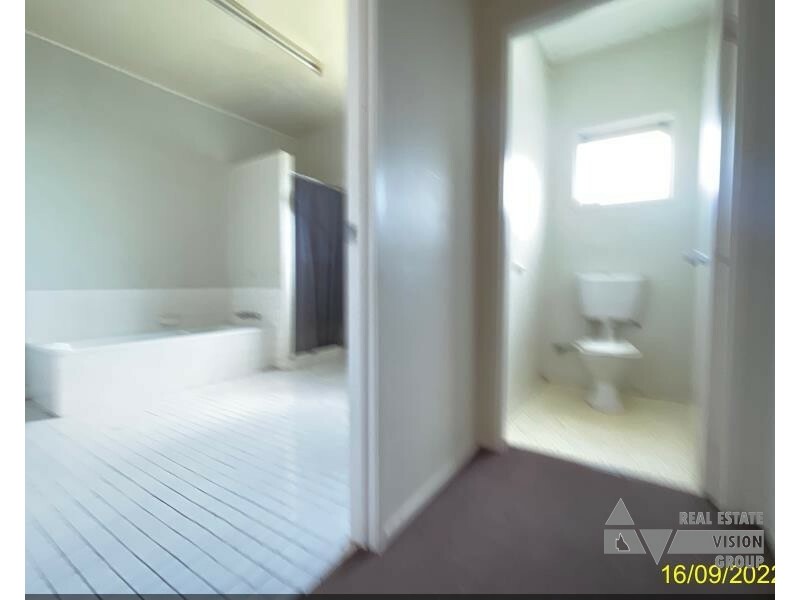 42 Doon St, Blackwater QLD 4717