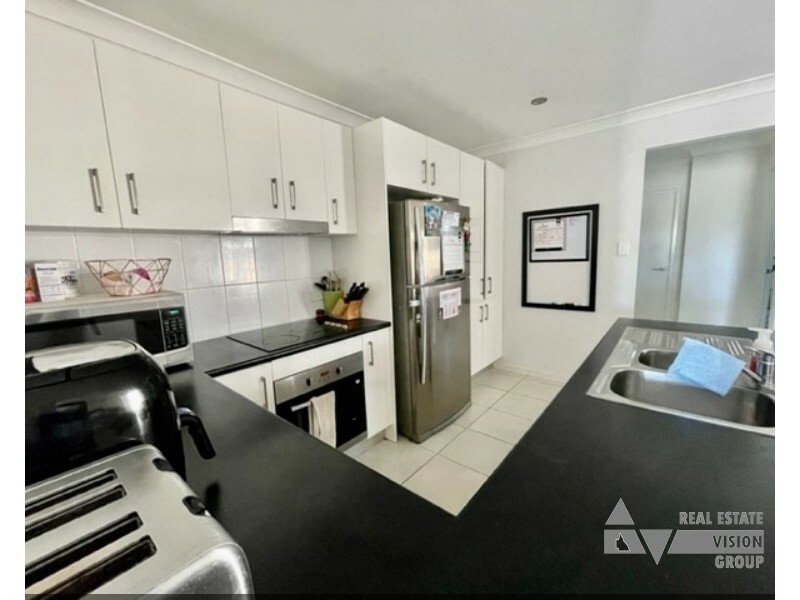 37 Thornton St, Emerald QLD 4720