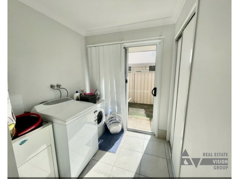 37 Thornton St, Emerald QLD 4720