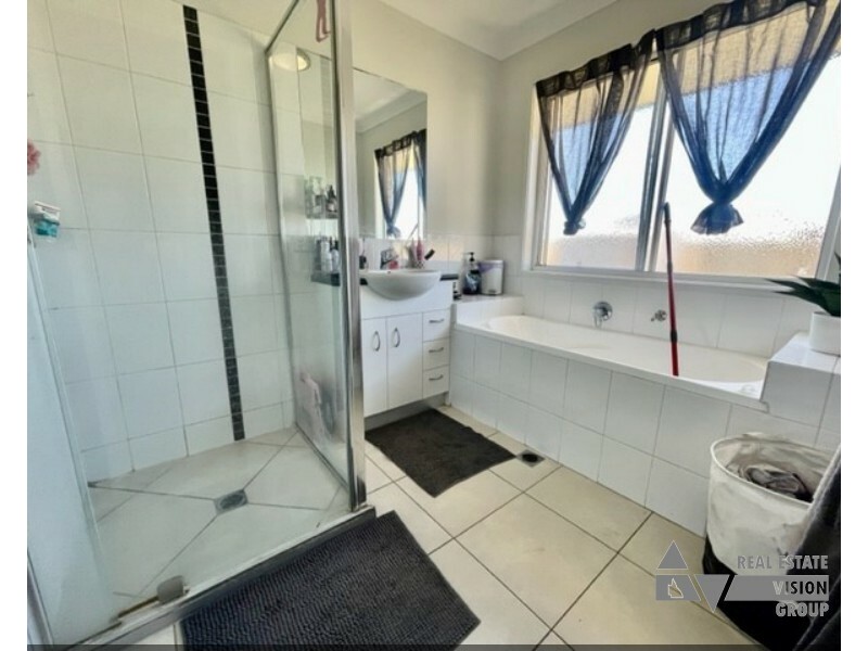 37 Thornton St, Emerald QLD 4720