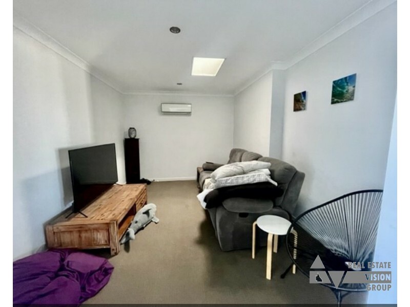 37 Thornton St, Emerald QLD 4720