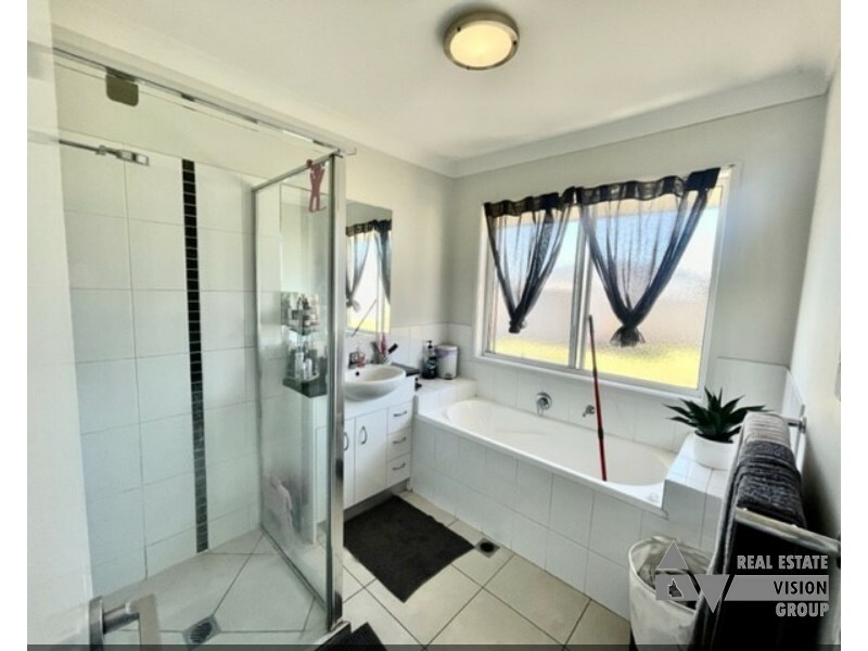 37 Thornton St, Emerald QLD 4720