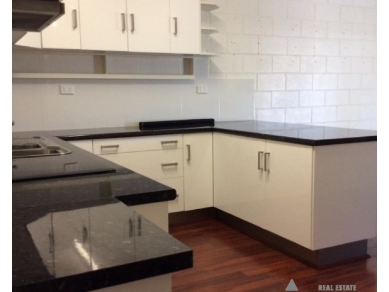 Unit 4/6 Clark Dr, Emerald QLD 4720