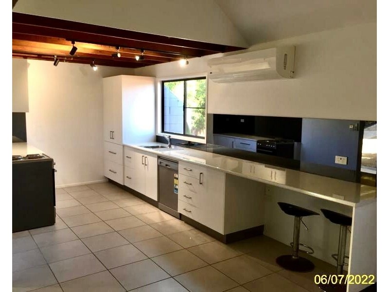 Unit 1/4 Border Dr, Cannonvale QLD 4802