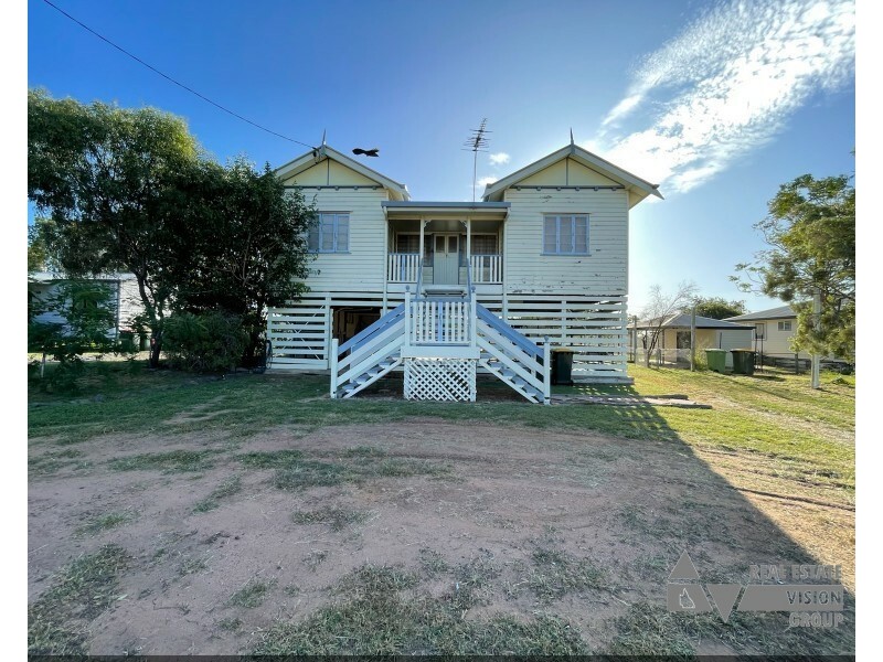 10 Pandanus St, Blackwater QLD 4717