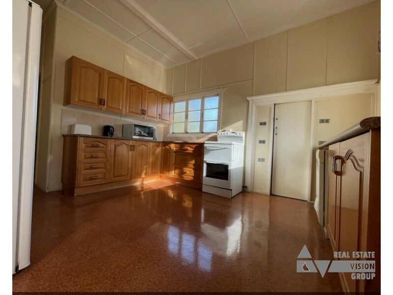 10 Pandanus St, Blackwater QLD 4717