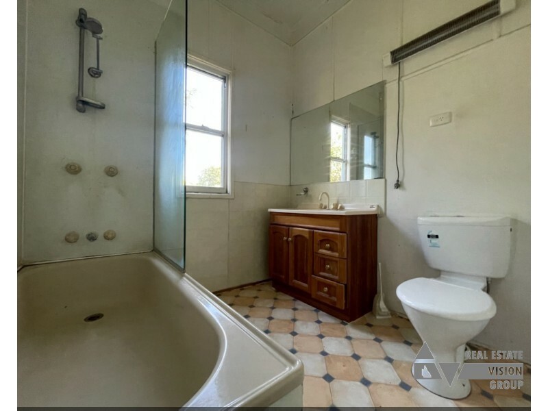 10 Pandanus St, Blackwater QLD 4717