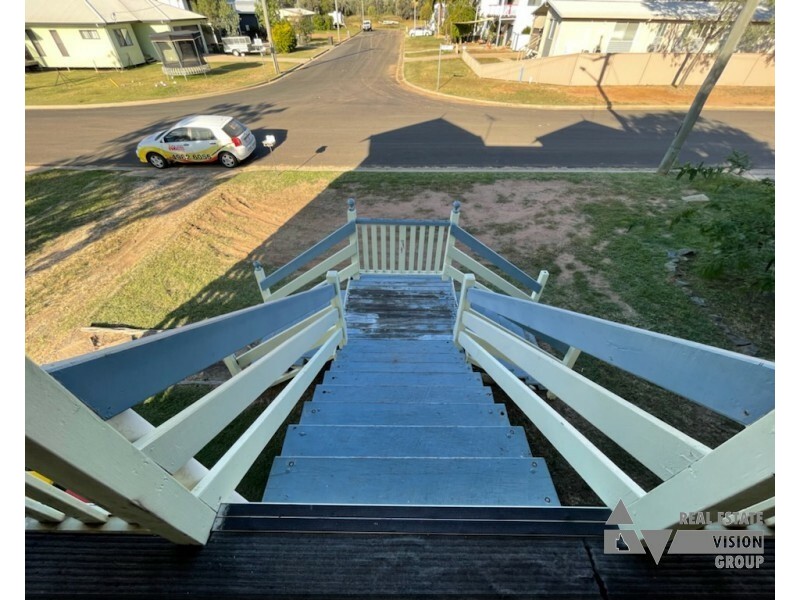 10 Pandanus St, Blackwater QLD 4717