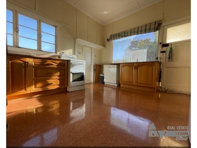 10 Pandanus St, Blackwater QLD 4717