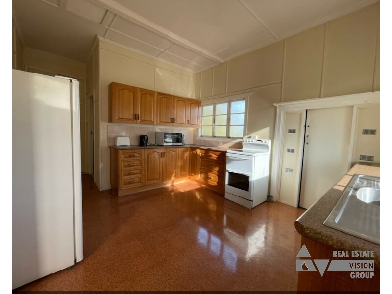 10 Pandanus St, Blackwater QLD 4717