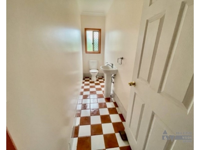 14 Charles St, Springsure QLD 4722