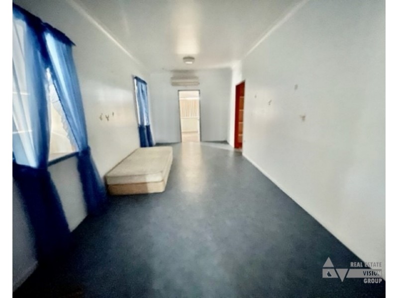 14 Charles St, Springsure QLD 4722