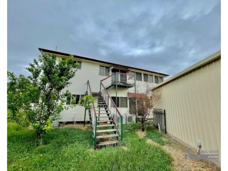 14 Charles St, Springsure QLD 4722