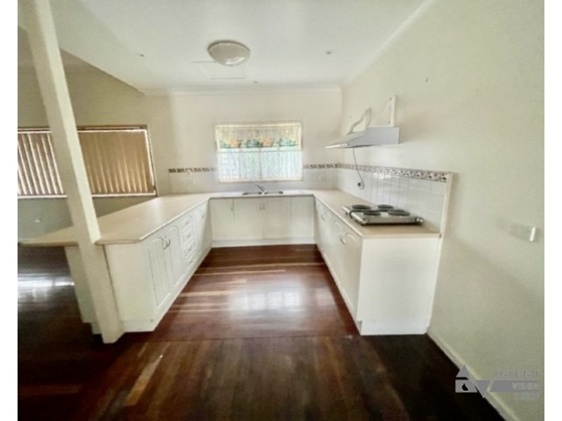 14 Charles St, Springsure QLD 4722