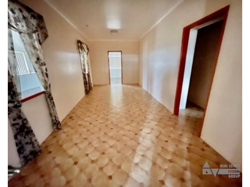 14 Charles St, Springsure QLD 4722