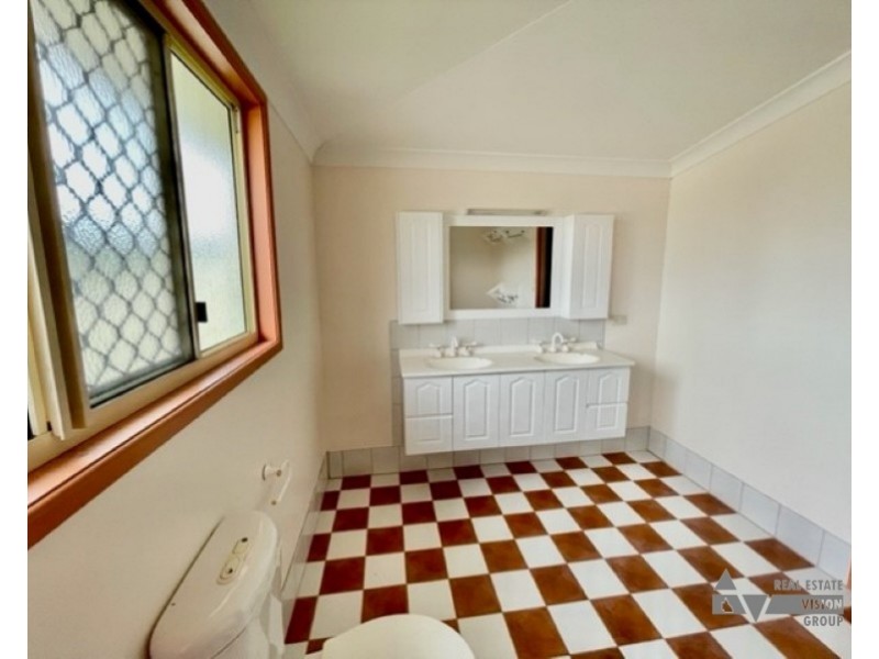 14 Charles St, Springsure QLD 4722