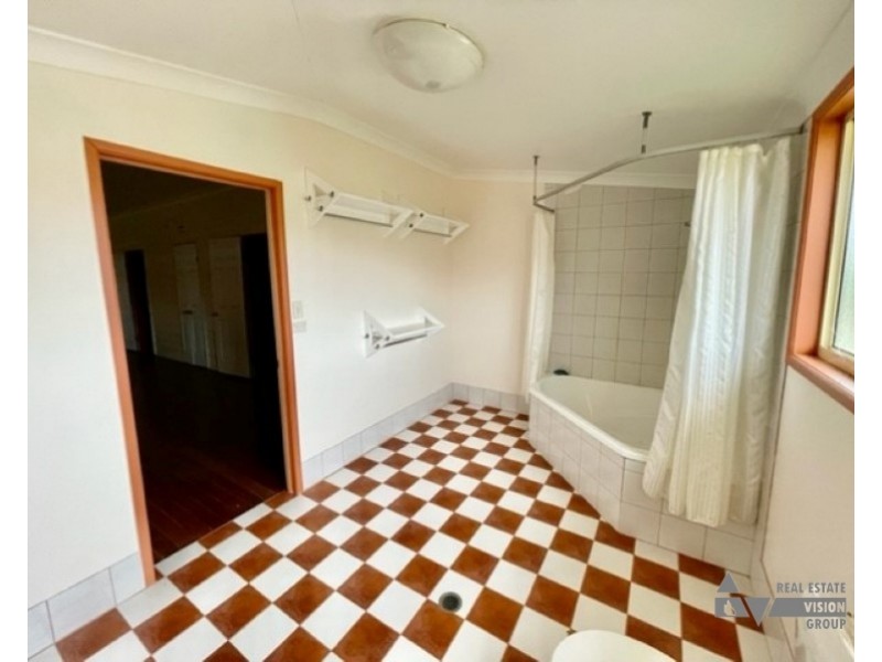 14 Charles St, Springsure QLD 4722