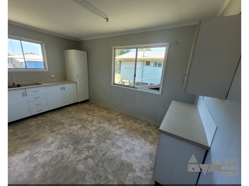 39 Fay St, Blackwater QLD 4717