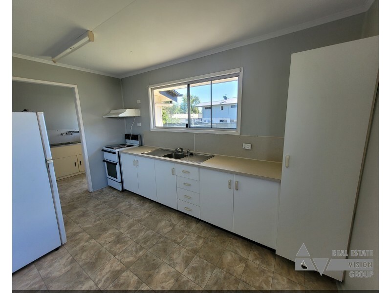 39 Fay St, Blackwater QLD 4717