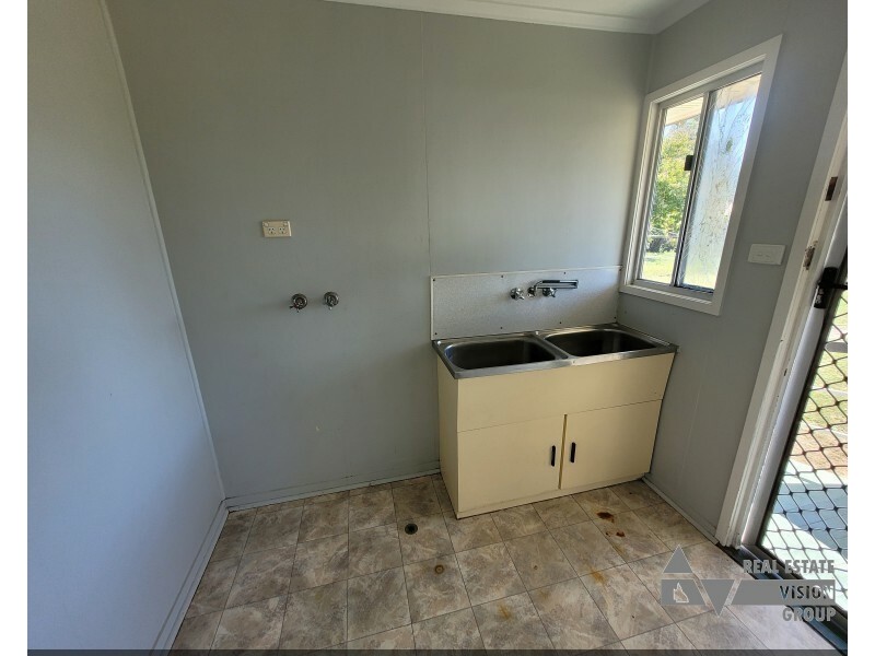 39 Fay St, Blackwater QLD 4717