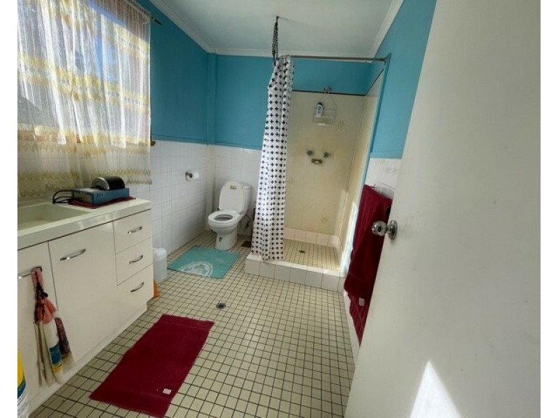 91 River Rd, Sapphire QLD 4702