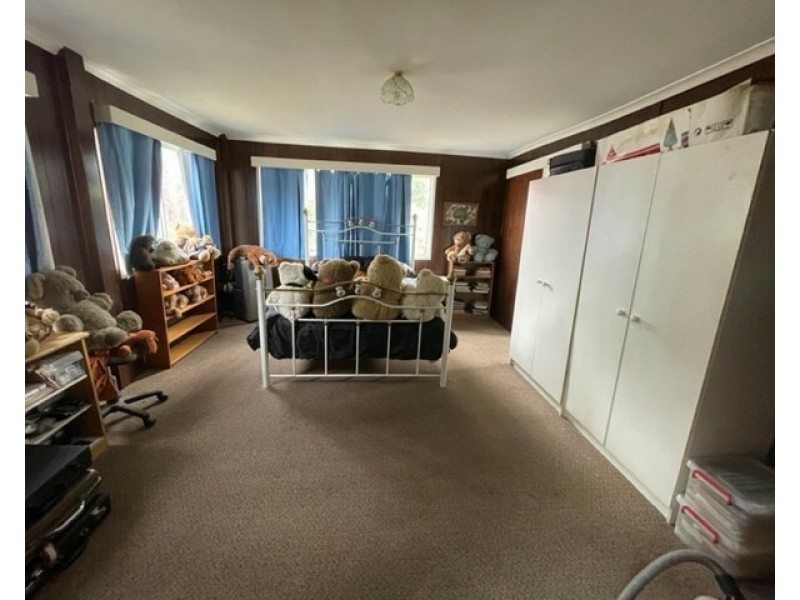 91 River Rd, Sapphire QLD 4702