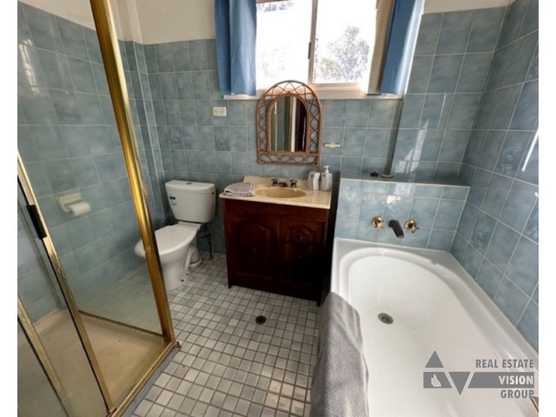 91 River Rd, Sapphire QLD 4702