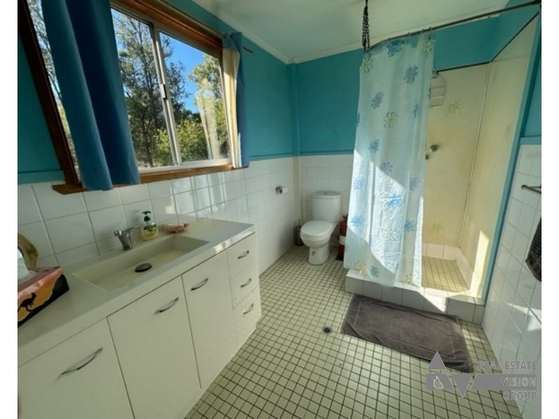 91 River Rd, Sapphire QLD 4702