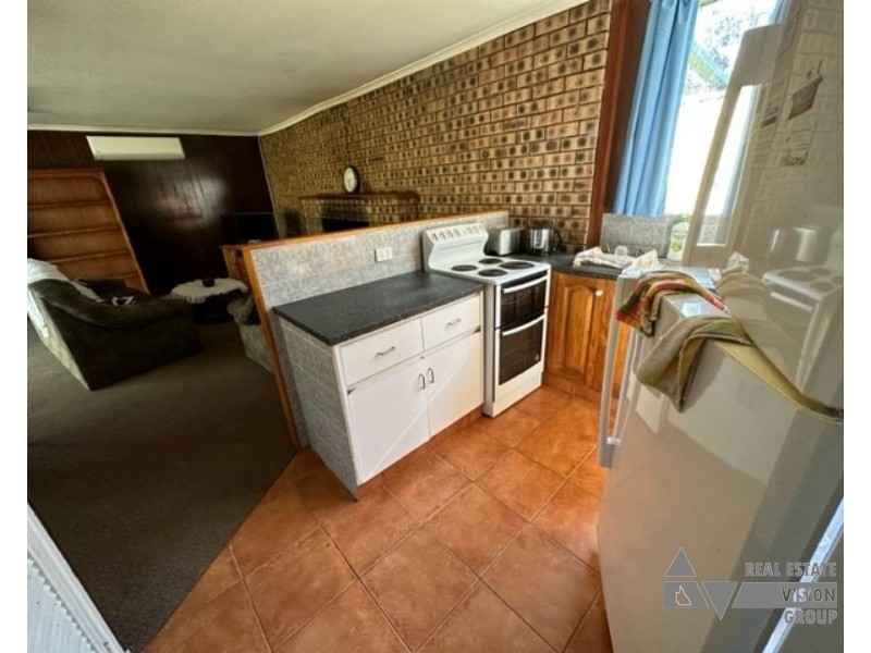 91 River Rd, Sapphire QLD 4702