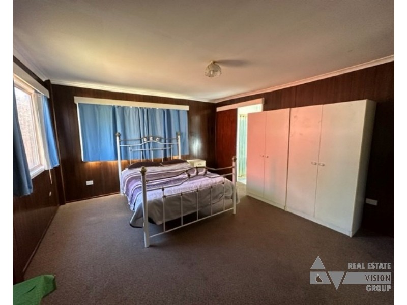 91 River Rd, Sapphire QLD 4702