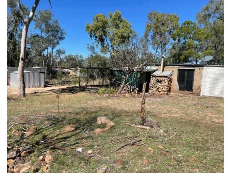 16 Hills End Ave, Rubyvale QLD 4702