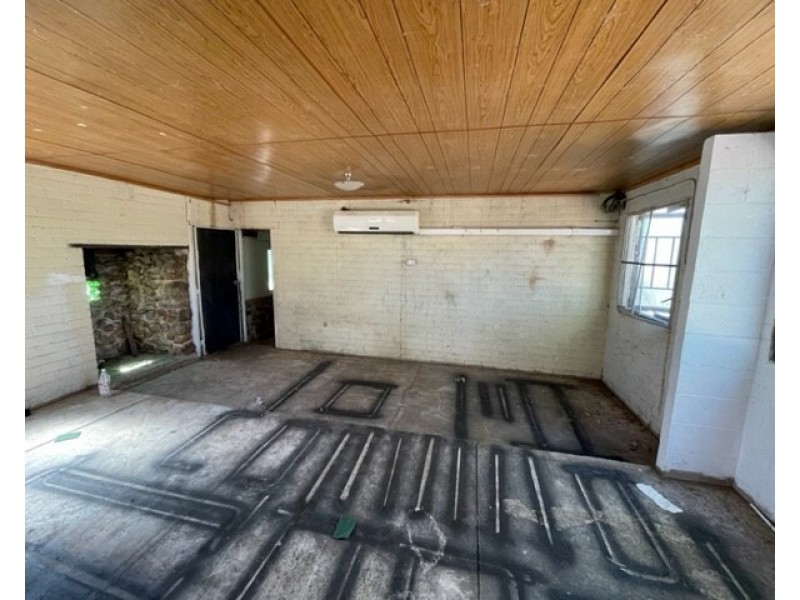 16 Hills End Ave, Rubyvale QLD 4702