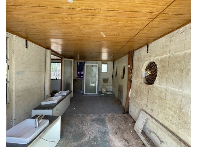 16 Hills End Ave, Rubyvale QLD 4702