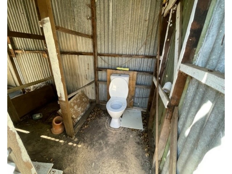 16 Hills End Ave, Rubyvale QLD 4702