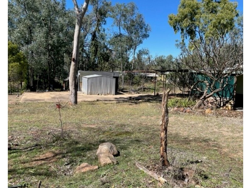 16 Hills End Ave, Rubyvale QLD 4702