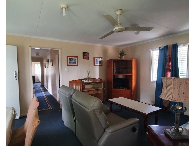 10 Zircon Ave, Emerald QLD 4720