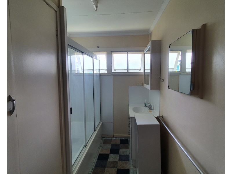 10 Zircon Ave, Emerald QLD 4720