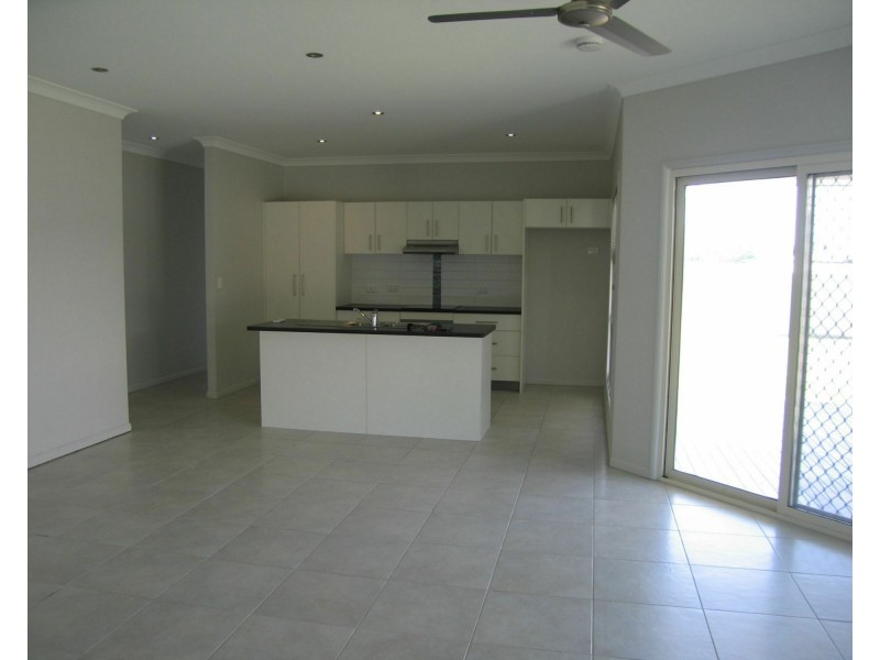 60 Gladstone Street, Emerald QLD 4720