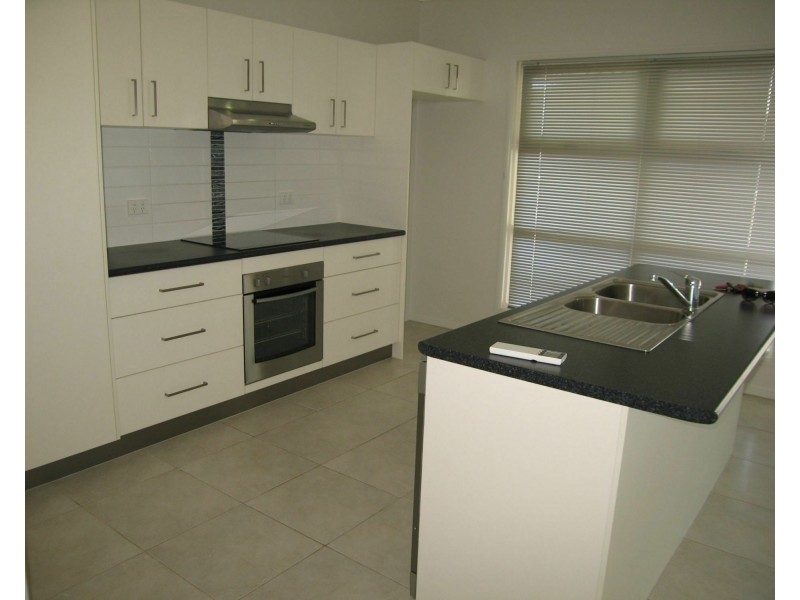 60 Gladstone Street, Emerald QLD 4720