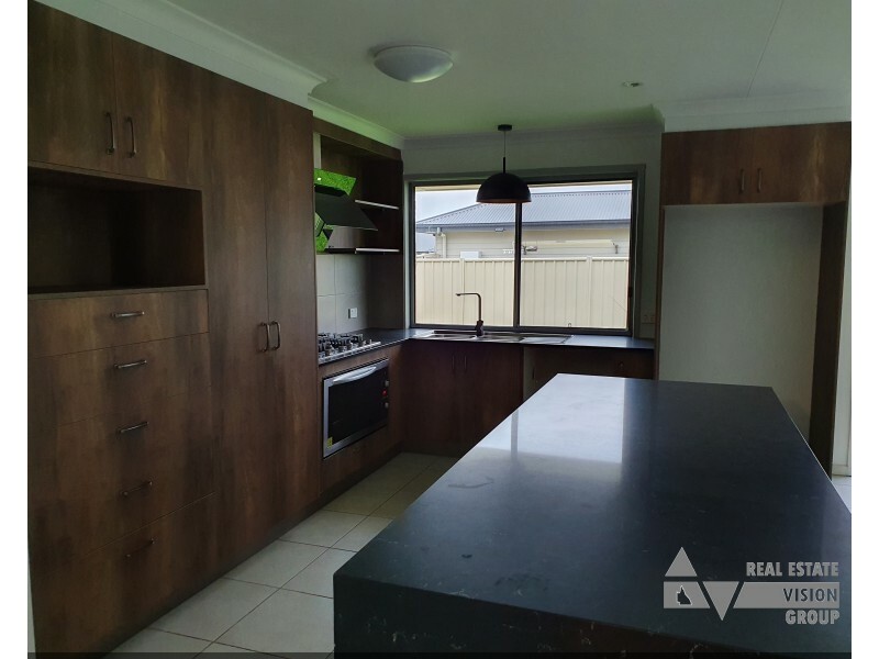3 Reimers St, Emerald QLD 4720