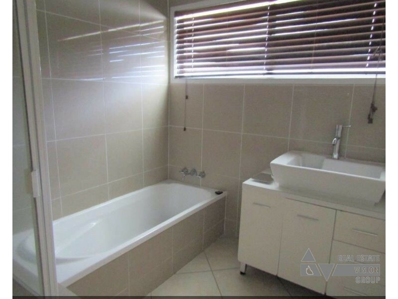 34 Lawless St, Blackwater QLD 4717