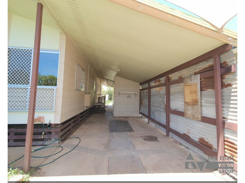 24 Mellish Cres, Emerald QLD 4720