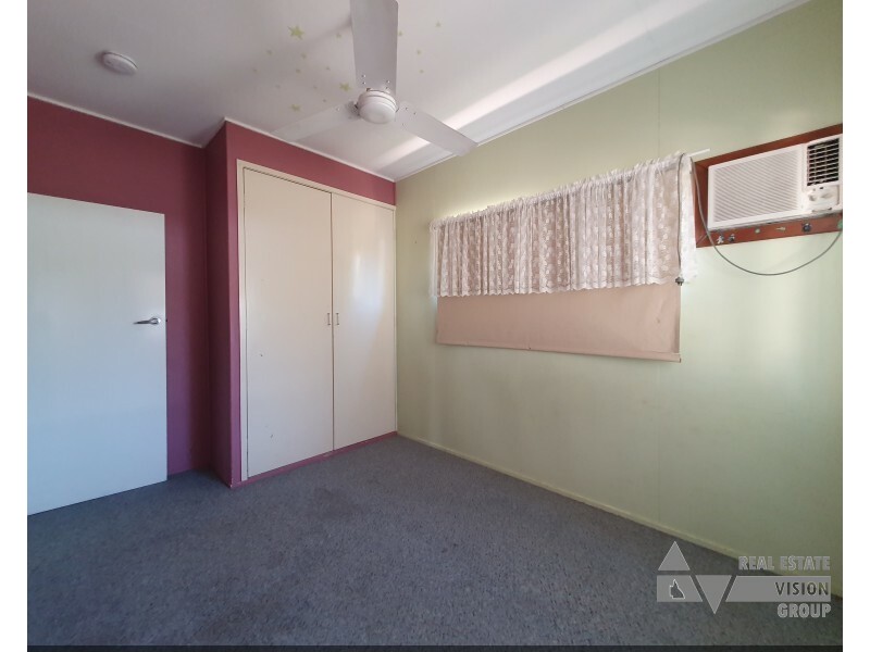 24 Mellish Cres, Emerald QLD 4720