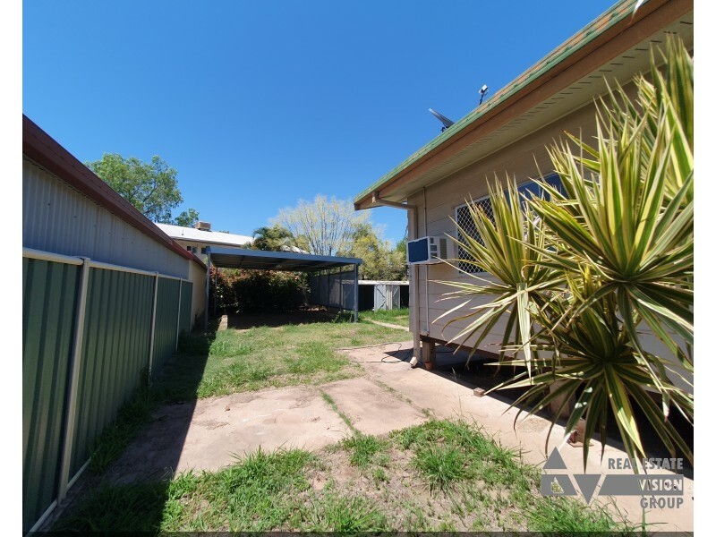 24 Mellish Cres, Emerald QLD 4720