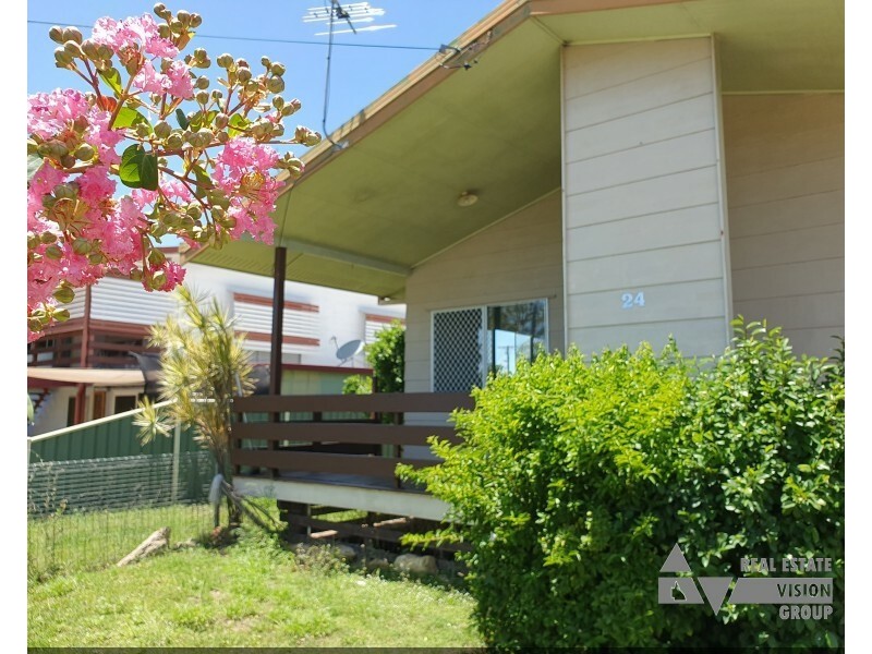 24 Mellish Cres, Emerald QLD 4720