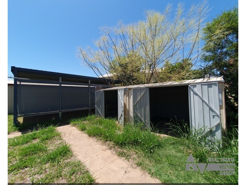 24 Mellish Cres, Emerald QLD 4720