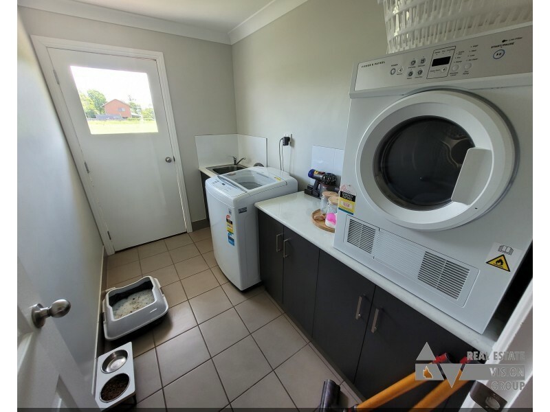 1 Kendrick Cct, Blackwater QLD 4717